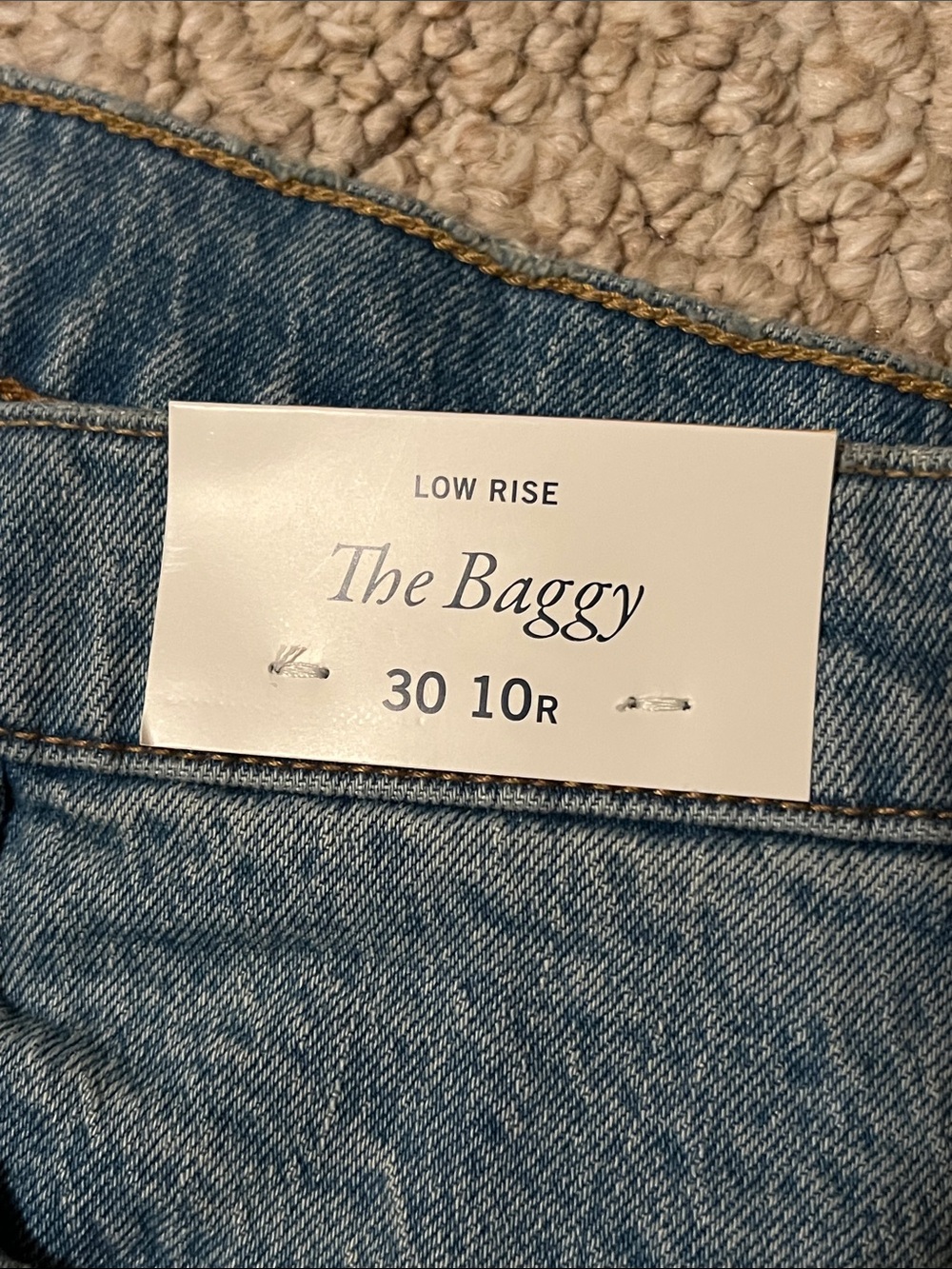 Abercrombie & Fitch Straight-Leg baggy low rise Jeans in Medium Blue - Picture 3 of 4